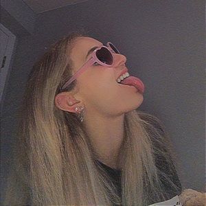 Meet your Posher, Rose